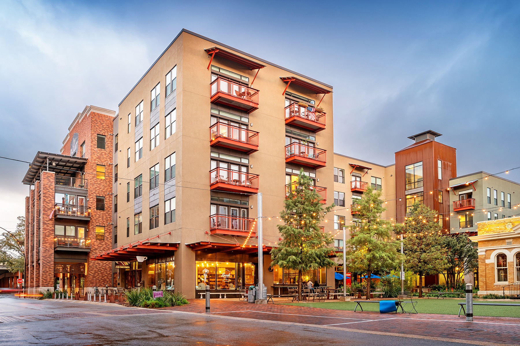 Image Under Commercial Loans istock-1081102770-1800 commercial-real-estate-loan